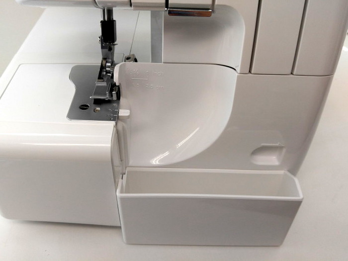 Přihrádka na odřezky pro overlock Lada 700D