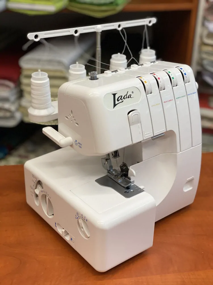 Overlock Lada 700 D + DÁREK