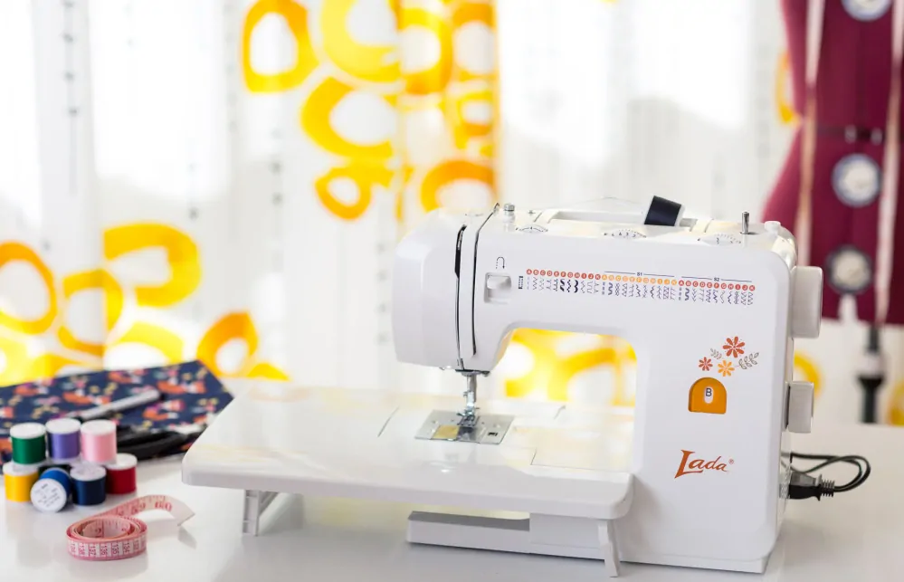 Šicí stroj Lada Q60B + extra příslušenství