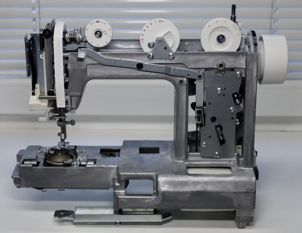 Šicí stroj Lada L60