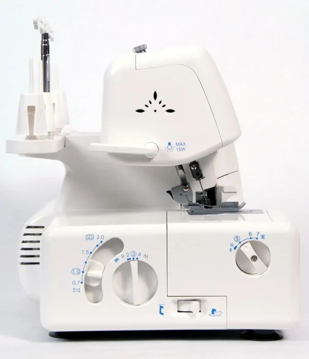 Overlock Lada 700 D + DÁREK